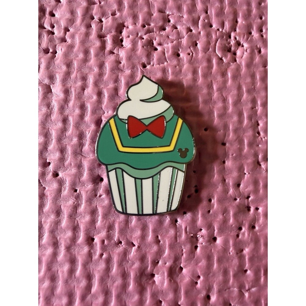 2025 WDW Disney World Wave B Cupcake Sweet Treats Hidden Mickey Donald Pin